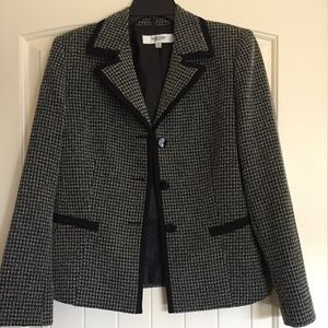 Ladies Hounds-tooth Jacket sz 10